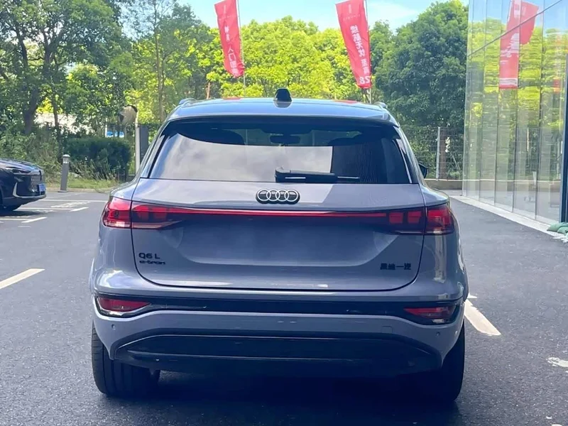 Audi Q6L e-tron — фото 3