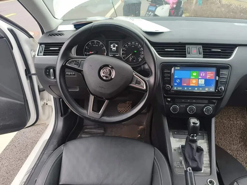 Volkswagen Octavia — фото 11