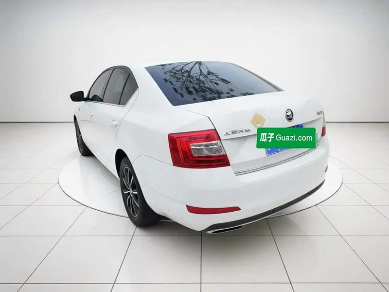 Volkswagen Octavia — фото 4