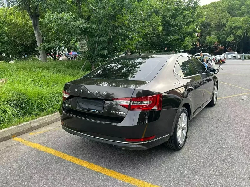 Skoda Superb — фото 6