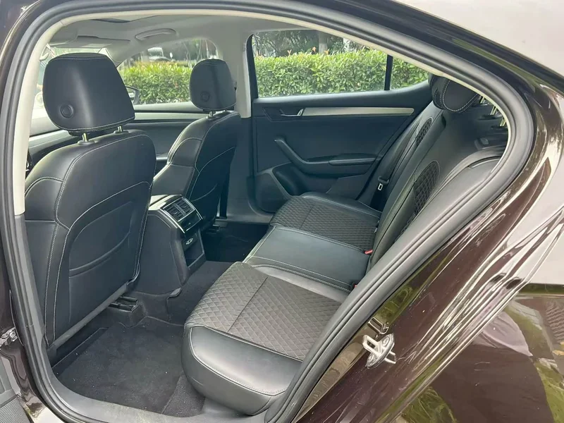 Skoda Superb — фото 9