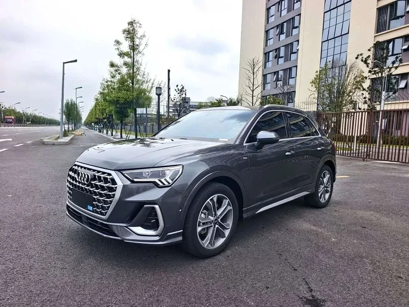 Audi Q3 — фото 1