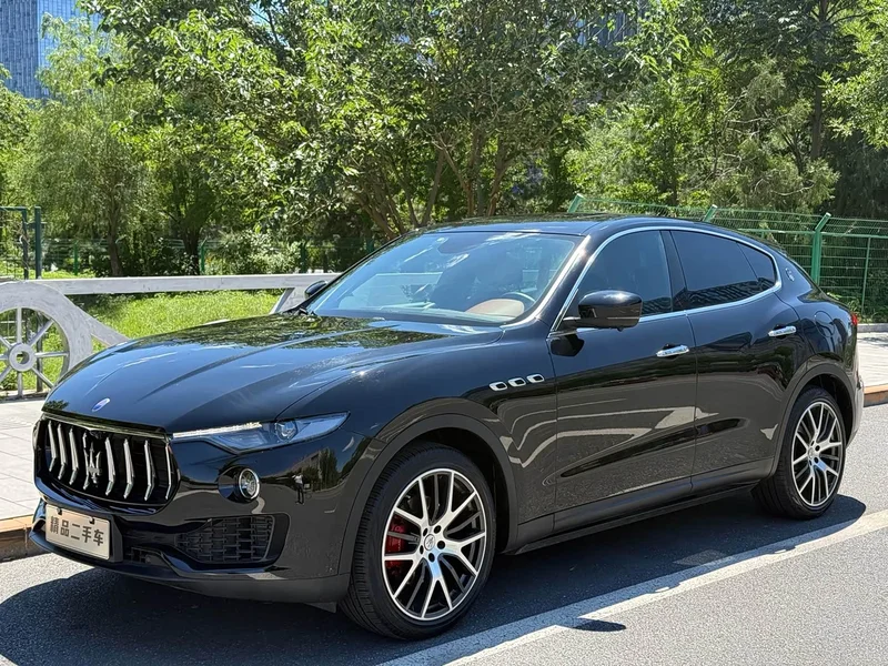 Maserati Levante — фото 1