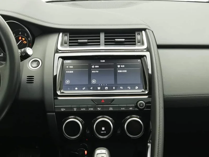 Jaguar E-PACE — фото 12