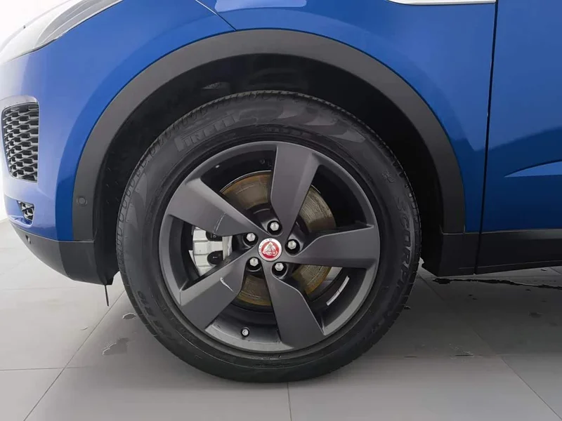 Jaguar E-PACE — фото 17