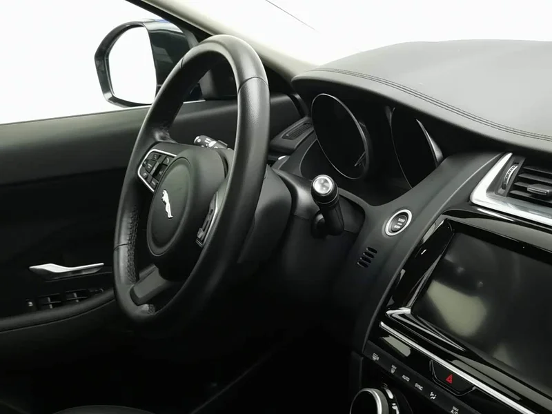 Jaguar E-PACE — фото 22