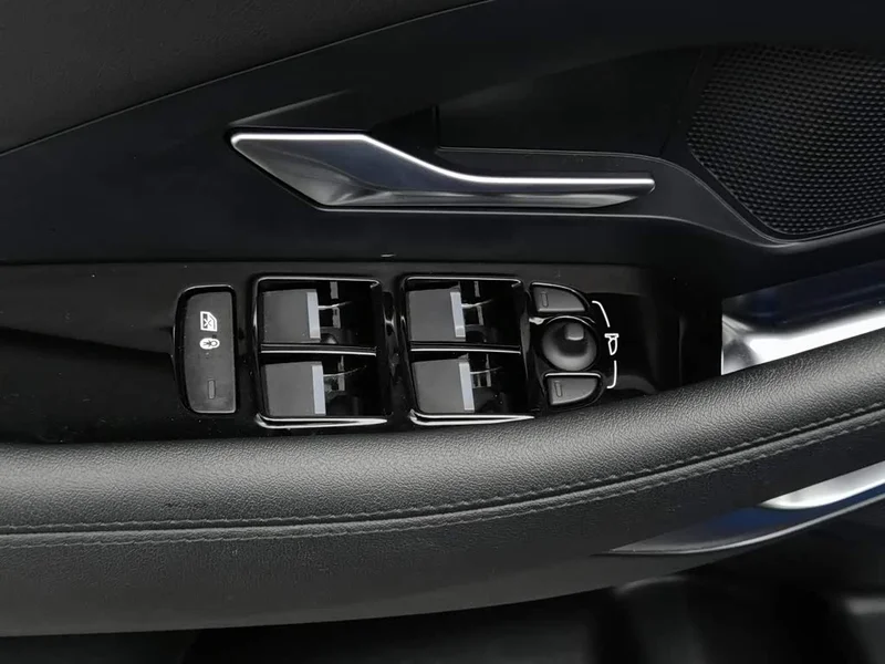 Jaguar E-PACE — фото 9