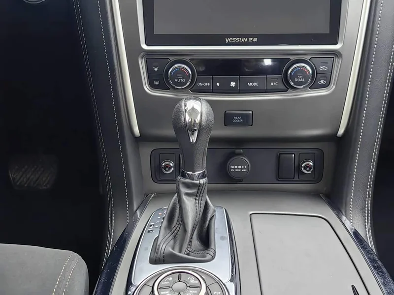 Nissan Patrol — фото 13