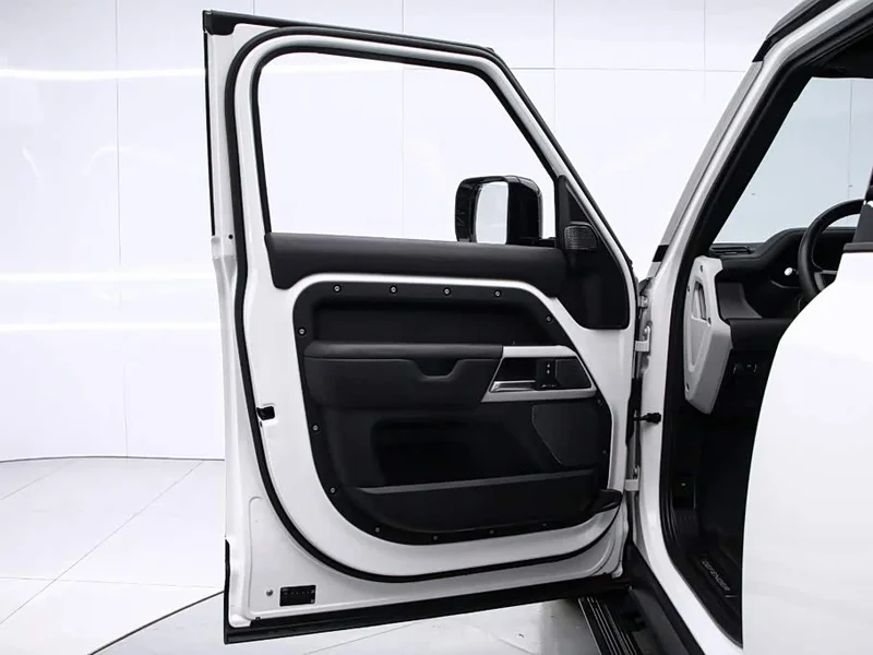Land Rover Defender — фото 12