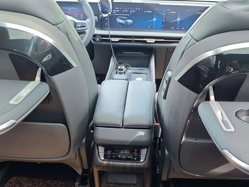 Ford Edge — фото 16