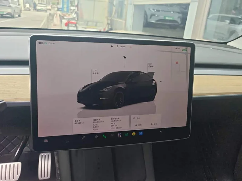 Tesla Model Y — фото 14