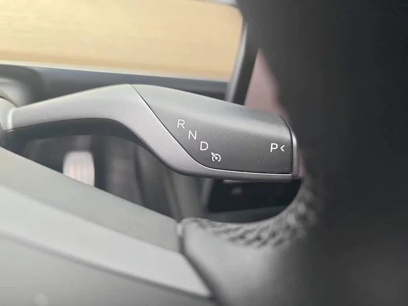 Tesla Model Y — фото 16
