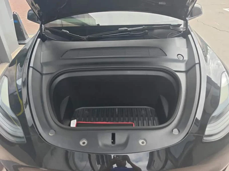 Tesla Model Y — фото 10