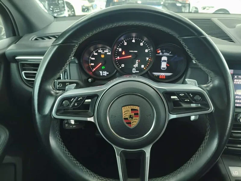 Porsche Macan — фото 12