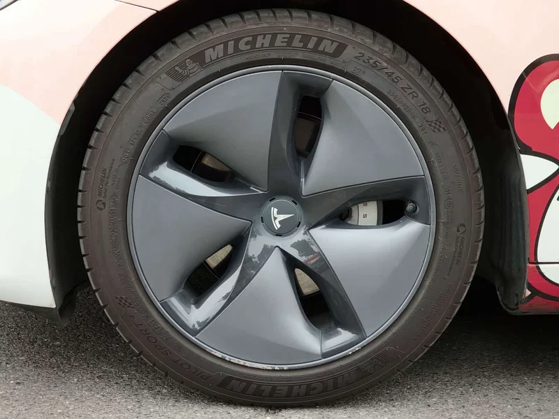 Tesla Model 3 — фото 14