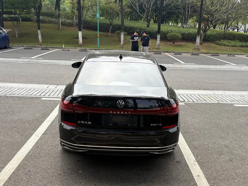 Volkswagen Passat — фото 11