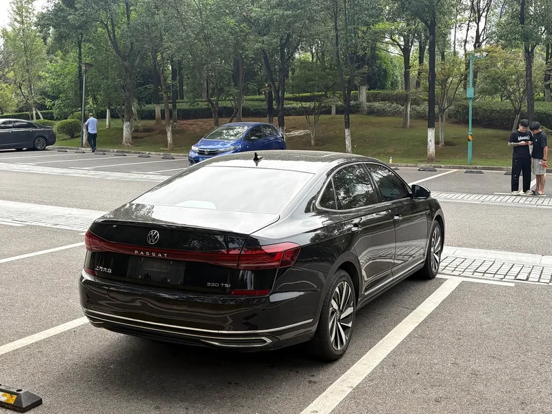 Volkswagen Passat — фото 10