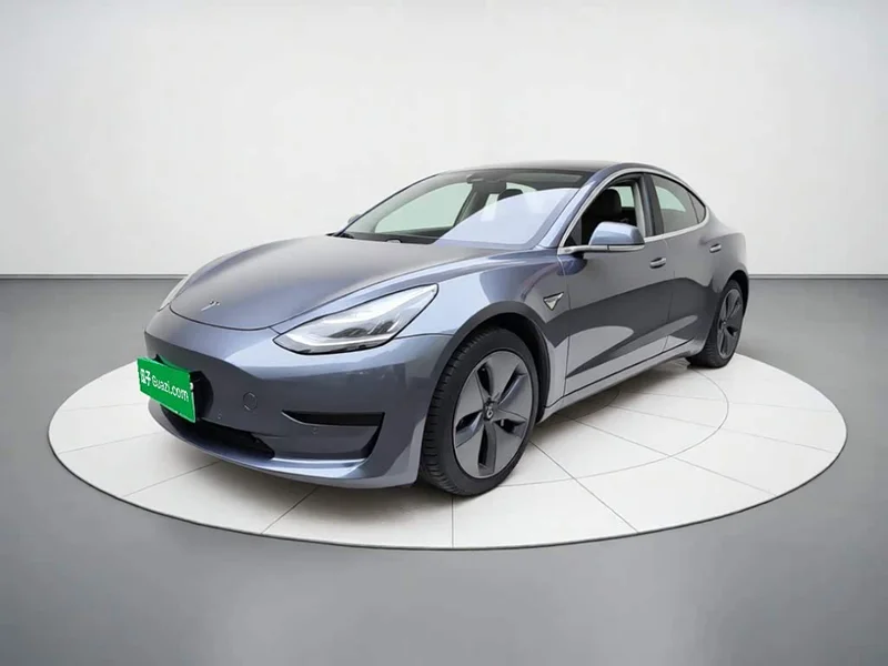 Tesla Model 3 — фото 1