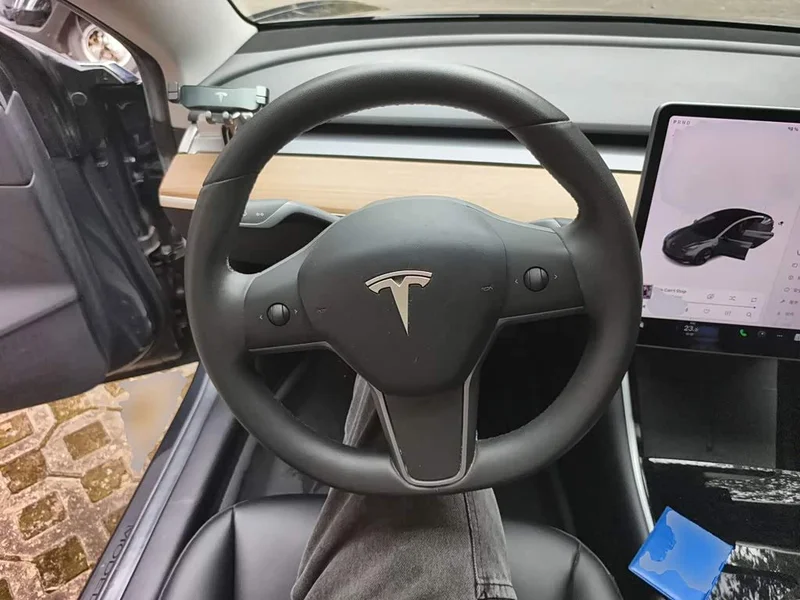 Tesla Model 3 — фото 11