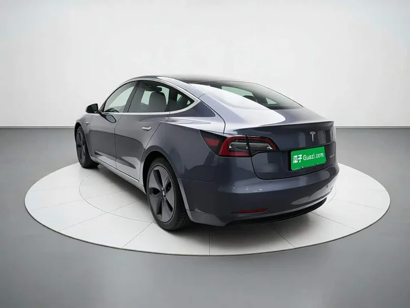 Tesla Model 3 — фото 4