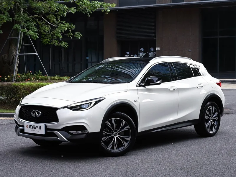 Infiniti QX30 — фото 1
