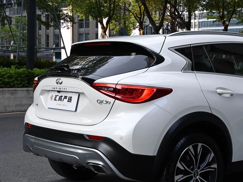 Infiniti QX30 — фото 15