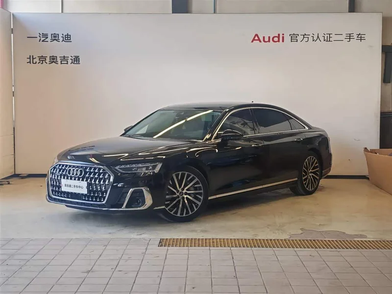 Audi A8 — фото 1