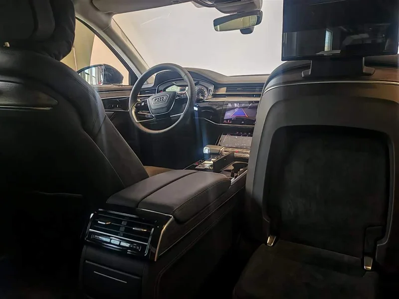 Audi A8 — фото 19