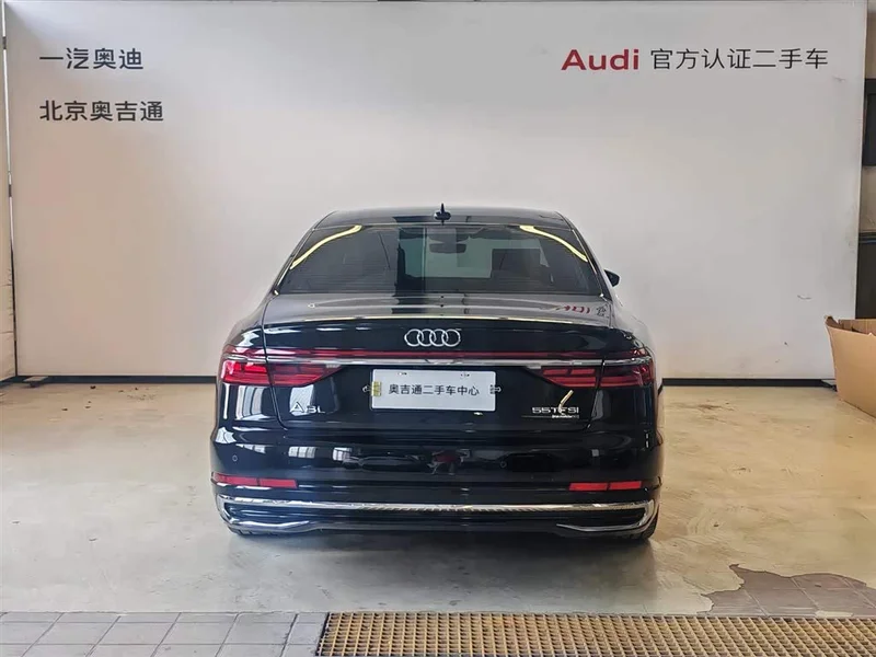 Audi A8 — фото 2