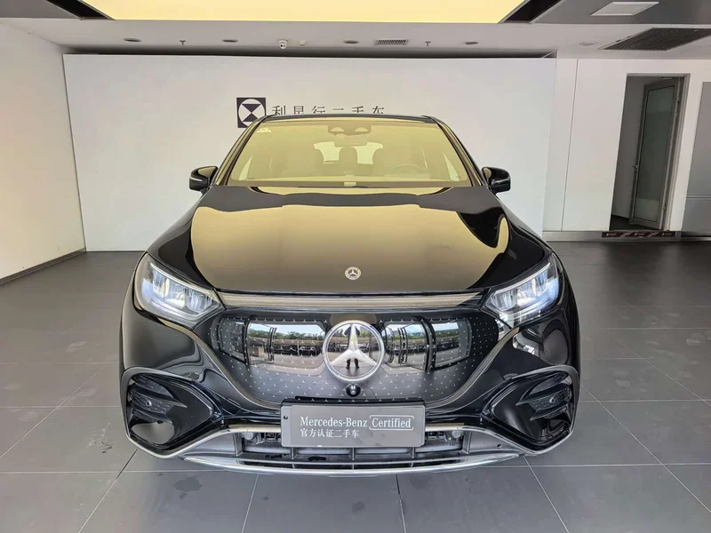 Mercedes-Benz EQE SUV — фото 1