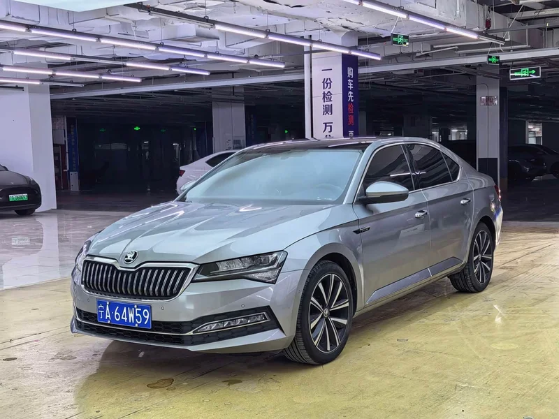 Skoda Superb — фото 1