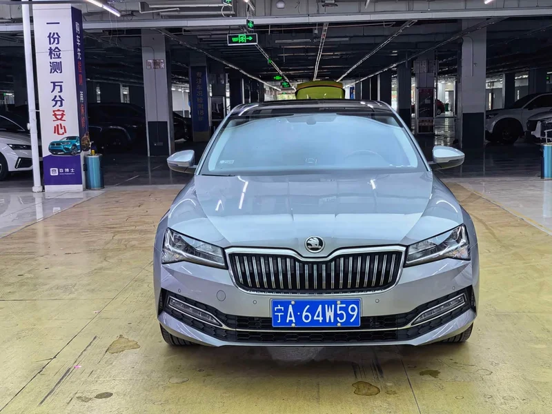 Skoda Superb — фото 2