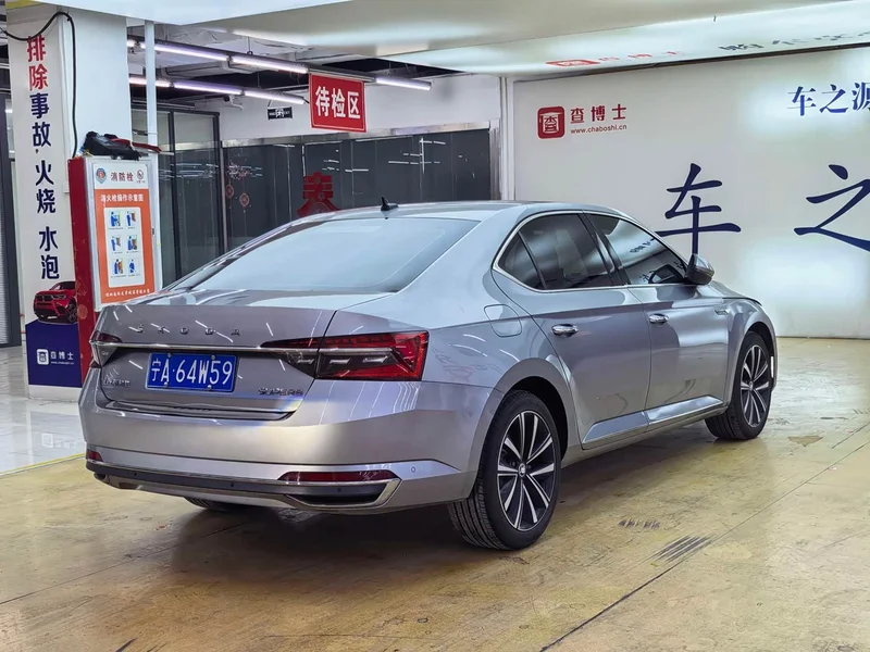 Skoda Superb — фото 5