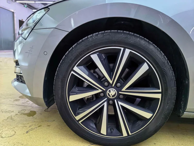 Skoda Superb — фото 7