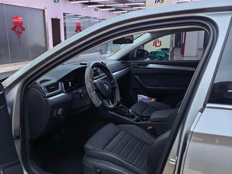 Skoda Superb — фото 8