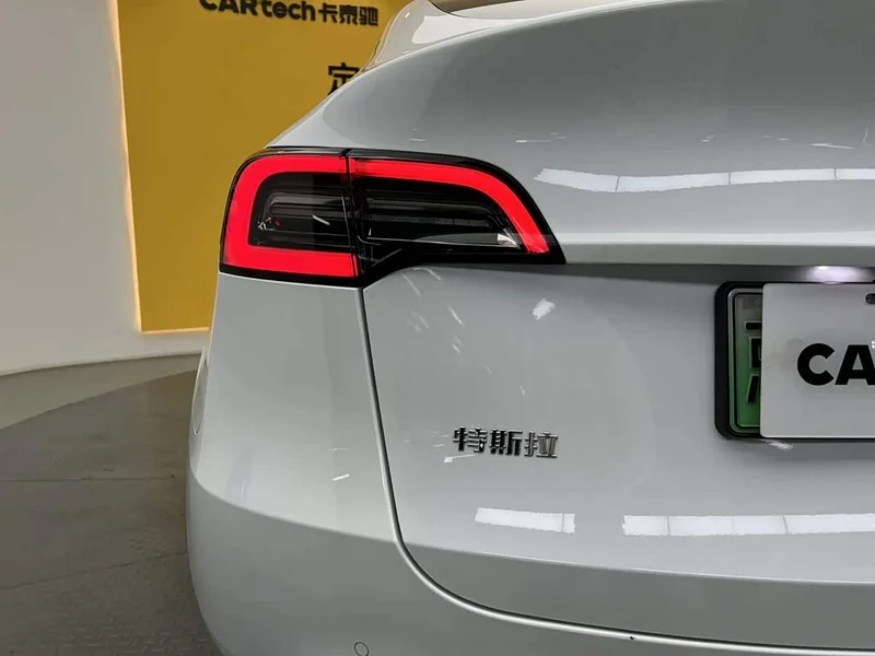 Tesla Model Y — фото 11