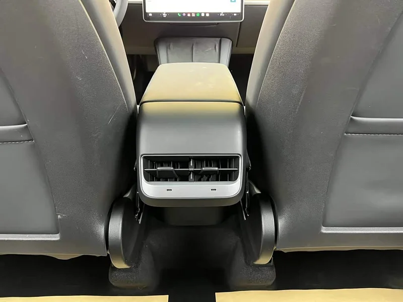 Tesla Model Y — фото 33