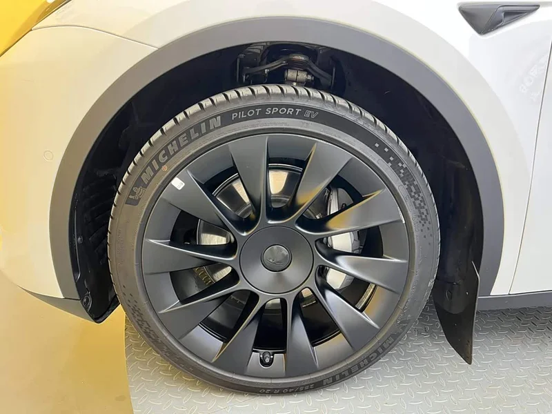 Tesla Model Y — фото 9