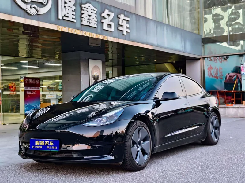 Tesla Model 3 — фото 1