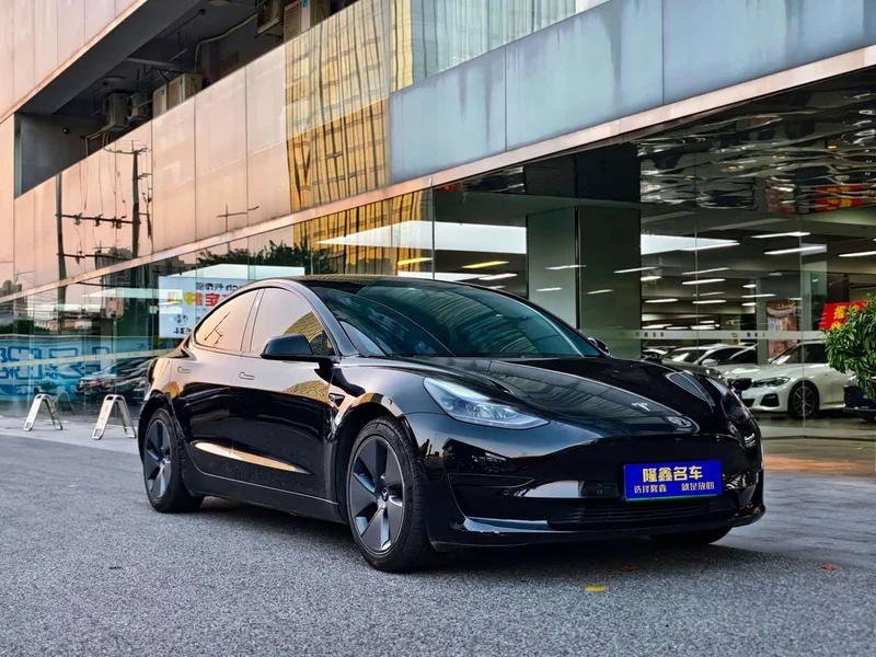 Tesla Model 3 — фото 3