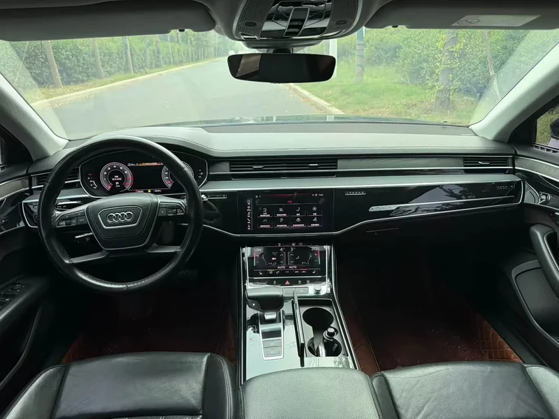 Audi A8 — фото 5