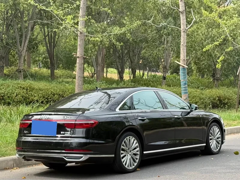Audi A8 — фото 7
