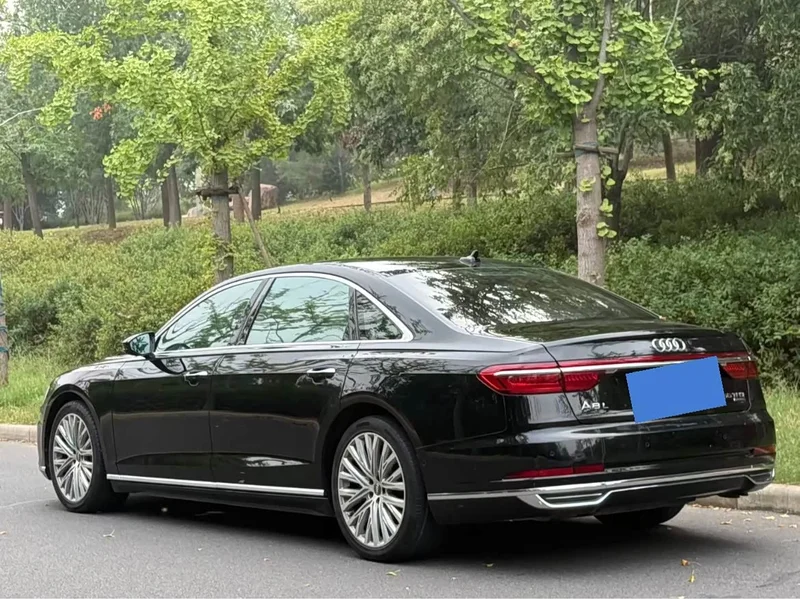 Audi A8 — фото 9