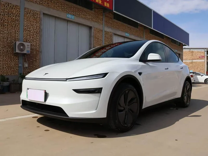 Tesla Model Y — фото 1