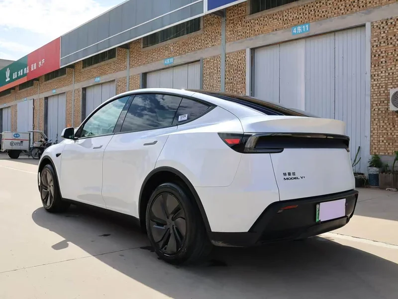 Tesla Model Y — фото 14