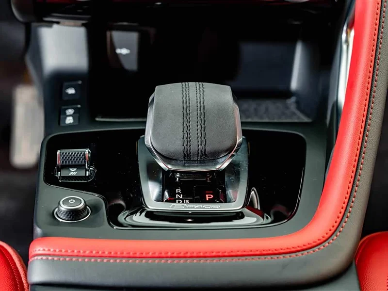 Jaguar E-PACE — фото 14