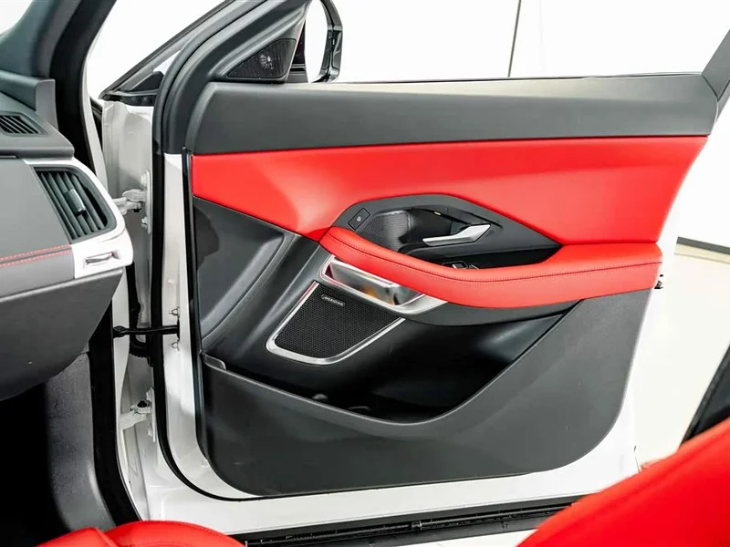 Jaguar E-PACE — фото 15