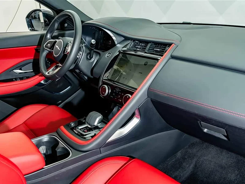 Jaguar E-PACE — фото 17