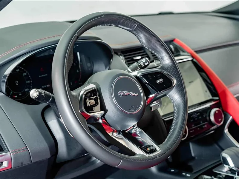 Jaguar E-PACE — фото 10