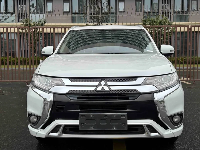 Mitsubishi Outlander — фото 2